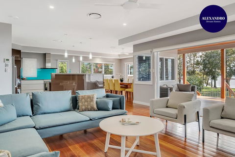 LAKEFRONT And SUNSET HAVEN - Australian Directory 0