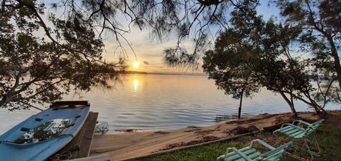 LAKEFRONT And SUNSET HAVEN - Australian Directory 1