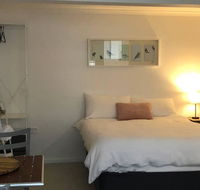 Lakefront Peace Apartments Studio 4 - Australian Directory