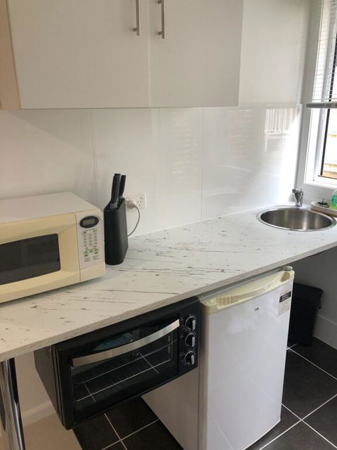 Lakefront Peace Apartments Studio 4 - Australian Directory 3