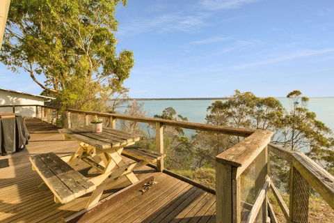 Lakescapes Cottage - 180 Degree Panoramic Views - Australian Directory 1