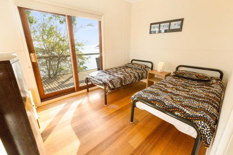 Lakescapes Cottage - 180 Degree Panoramic Views - Australian Directory 3