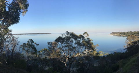 Lakescapes Cottage - 180 Degree Panoramic Views - Australian Directory 0