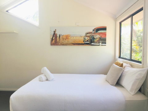 Lakeside Beach House - Hostie Properties - Australian Directory 2