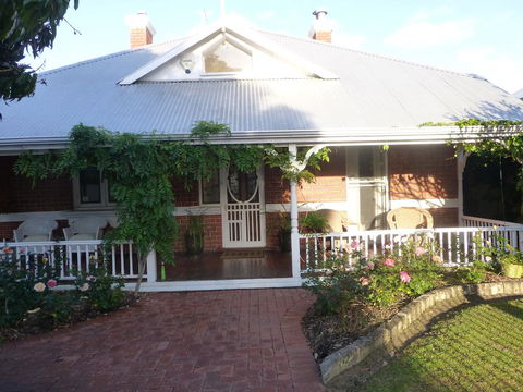 Lakeside Bed & Breakfast - Australian Directory 3