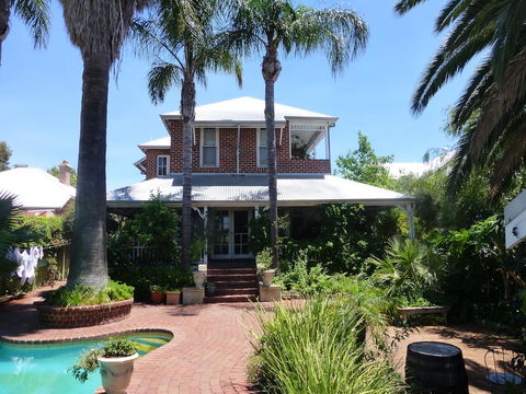 Lakeside Bed & Breakfast - Australian Directory 0