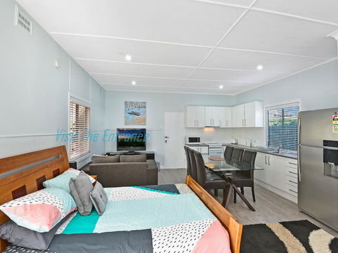 Lakeside Cabin - Australian Directory 1