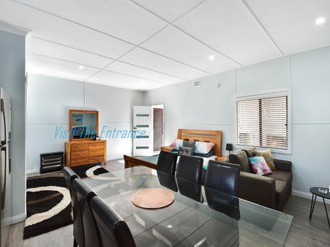 Lakeside Cabin - Australian Directory 3