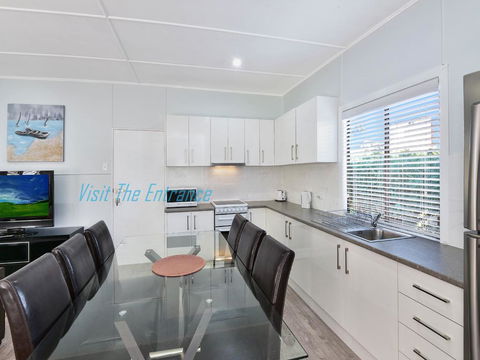 Lakeside Cabin - Australian Directory 0