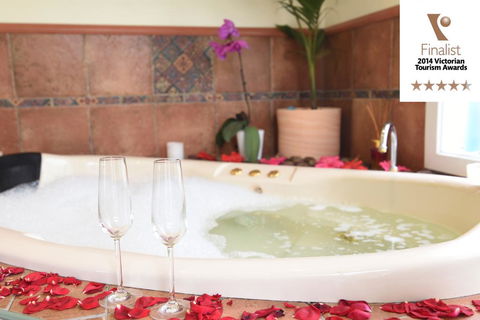 Lakeside Cottage Luxury B&B - Australian Directory 3