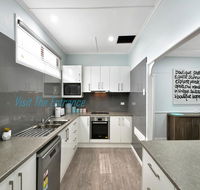 Lakeside House  Cabin - Australian Directory
