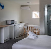 Lakeside Inn - Australian Directory