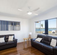 Lakeside Retreat - Australian Directory