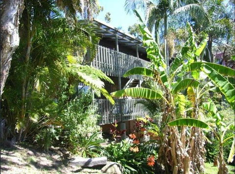 LaMaison De Shines, 13 Dulconghi Street - Australian Directory 1