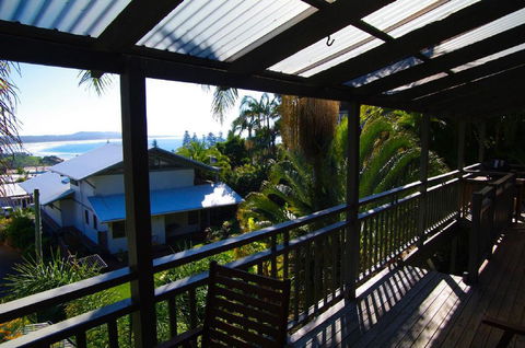 LaMaison De Shines, 13 Dulconghi Street - Australian Directory 2