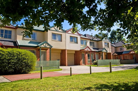Lamplighter Motel And Apartments - Australian Directory 1
