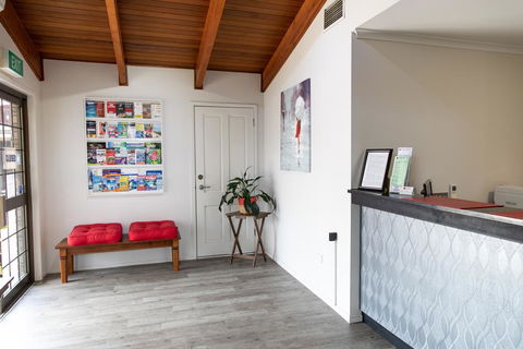 Lantern Motor Inn - Australian Directory 2