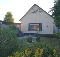 Large 6-Bedroom House with Wifi  Netflix Close to Singleton CBD Hunter Valley - Australian Directory