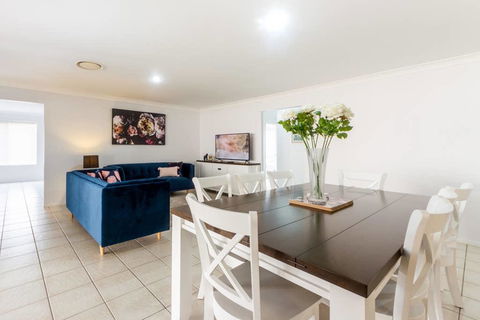 Large Executive And Family Home - Flinders View - Australian Directory 0
