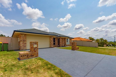 Large Executive And Family Home - Flinders View - Australian Directory 1