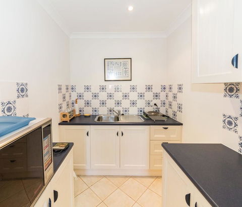 Lavender Hills - 12 Bennett Street - Australian Directory 3