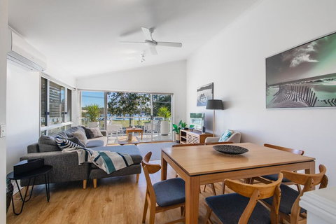 Lazy Days - Australian Directory 0