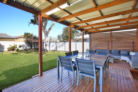 Lazy Days Beach House, Jervis Bay - Pet Friendly, 4 Mins Walk To Beach - Australian Directory 1