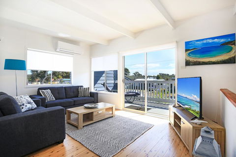 Lazy Days Beach House, Jervis Bay - Pet Friendly, 4 Mins Walk To Beach - Australian Directory 0
