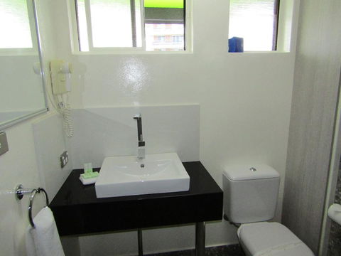 Le George Motel - Australian Directory 2