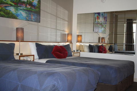 Leagues Motel - Australian Directory 1