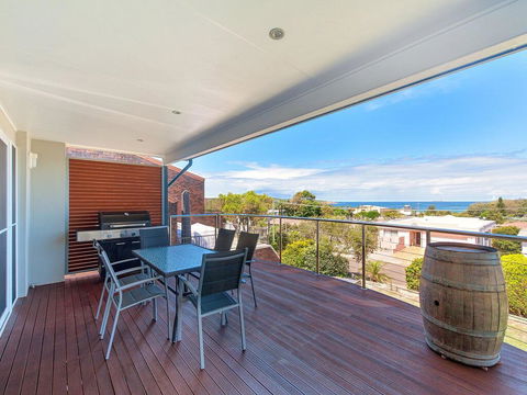 Lentara Dream @ Fingal Bay - Australian Directory 2