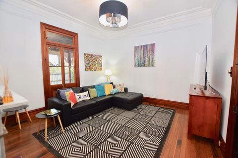 Linden Lodge - Australian Directory 3