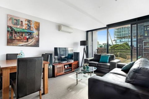 Luxurious With Free Parking & Wi Fi - Australian Directory 0