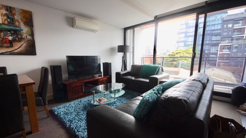 Luxurious With Free Parking & Wi Fi - Australian Directory 1