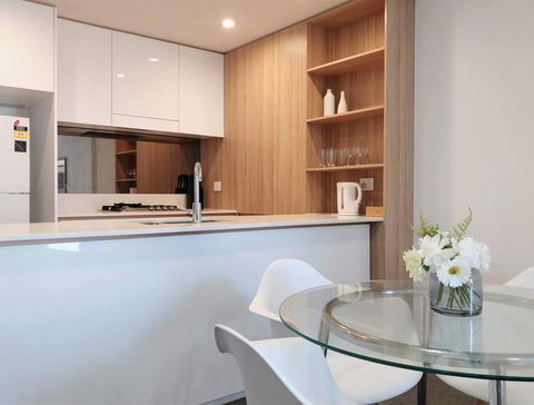 Luxury 1 Bedroom + 1 Study With 1 Parking - Australian Directory 2