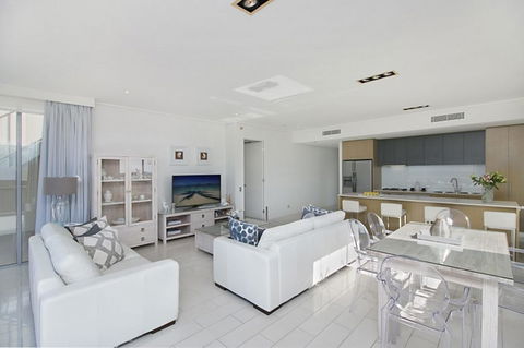 LUXURY BALE PENTHOUSE & JACUZZI SPA 1328 NORTH CULTURE - Australian Directory 3