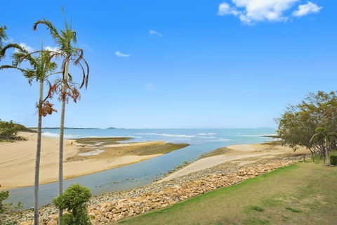 Luxury Beach Unit - Australian Directory 2