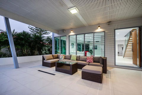 Luxury Tropical Haven - Pacific Avenue, Sunshine Beach - Australian Directory 3