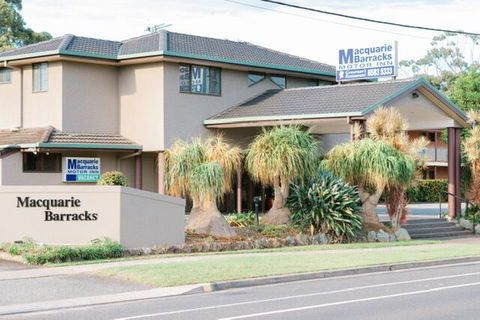 Macquarie Barracks Motor Inn - Australian Directory 1