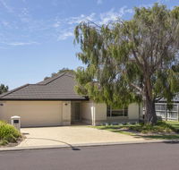 Macs Manor - Australian Directory
