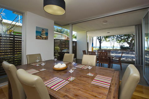Maggies Beachfront Apt. 1 - Australian Directory 3