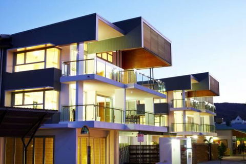 Maggies Beachfront Apt. 11 - Australian Directory 1