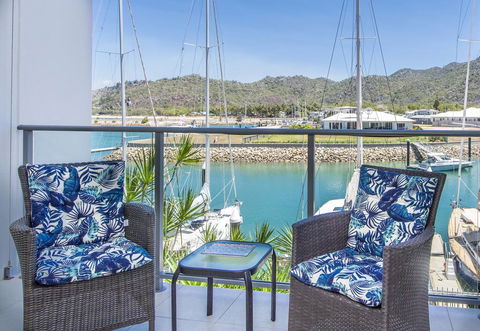 Magnetic Blue Waterfront Apartments - Australian Directory 1