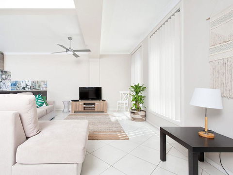 Magnolias @ Fingal Bay - Australian Directory 3