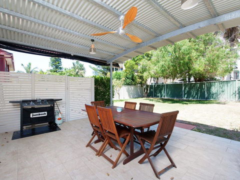 Magnolias @ Fingal Bay - Australian Directory 2