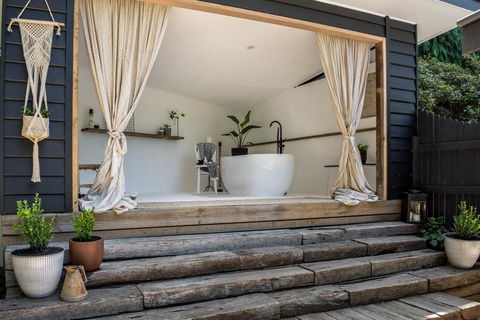 Magnolias On Mernda - Australian Directory 1