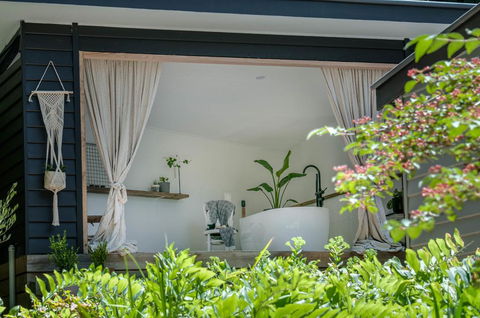 Magnolias On Mernda - Australian Directory 2
