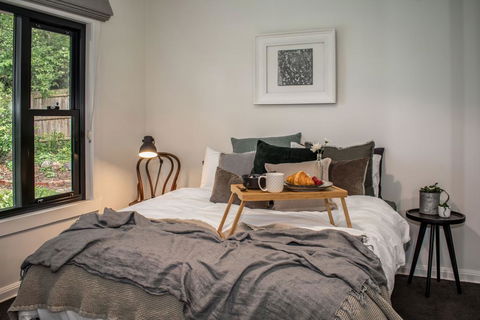 Magnolias On Mernda - Australian Directory 3