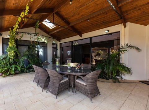 Maidstone Executive Residence - Australian Directory 0