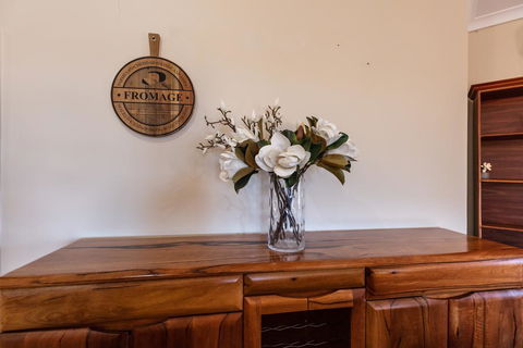 Maidstone Executive Residence - Australian Directory 3